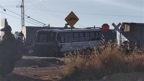 Un Muerto Y 8 Lesionados Dos De Ellos De Gravedad Fue El Saldo De Un Choque Entre Un Camión Y