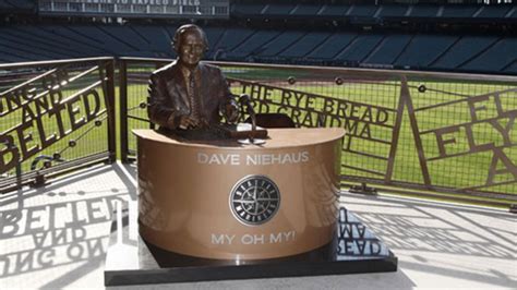 Dave Niehaus Statue | Seattle Mariners