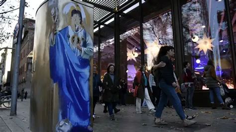 Destrozaron En Barcelona El Mural De Messi Levantando La Copa Del Mundo