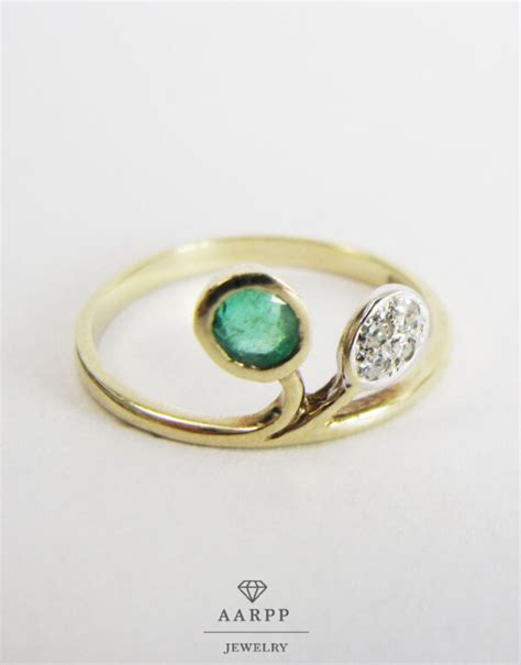 Eleganter Ring Aus Gold Mit Diamanten Und Smaragdblatt Gr 53 5 Aarpp De