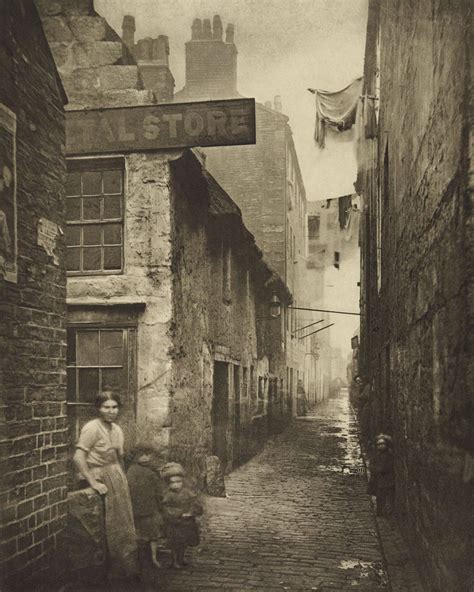 Thomas Annan's Powerful Photographs of 'The Old Closes and Streets of ...