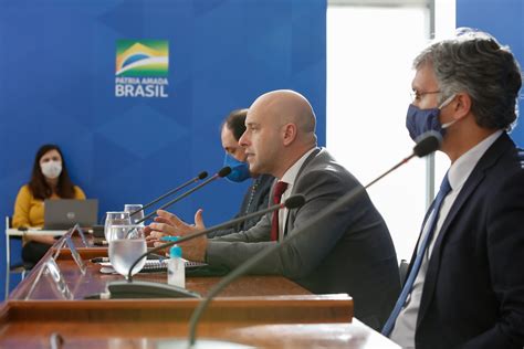 Minist Rio Da Economia Prev Queda Do Pib De A No Trimestre