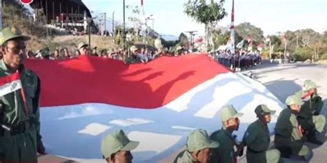 Wow Plbn Napan Bagikan Bendera Ajak Masyarakat Parade Dan