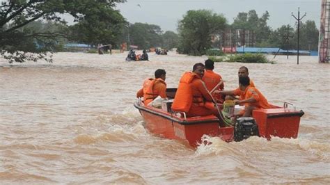 75 000 Flood Hit Evacuated In Kolhapur And Sangli Districts Hindustan