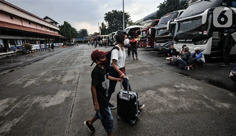 Foto Jumlah Penumpang Bus Akap Di Terminal Kampung Rambutan Melonjak