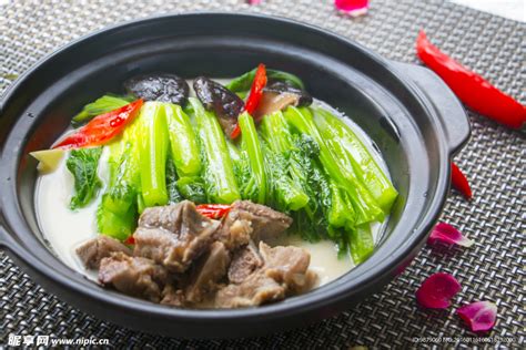 春菜咸骨煲摄影图传统美食餐饮美食摄影图库昵图网