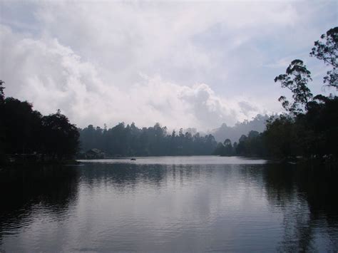 Beautiful, Foggy Kodaikanal Lake