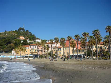 Spiagge Di San Lorenzo Al Mare Liguria Trovaspiagge It