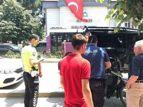 Hafif ticari aracın çarptığı motosiklet sürücüsü yaralandı Bursa