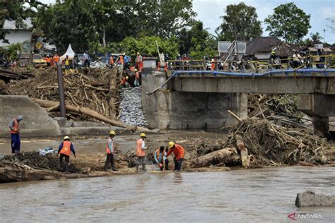 Penanganan Dampak Banjir Bandang Di Jembrana Antara News