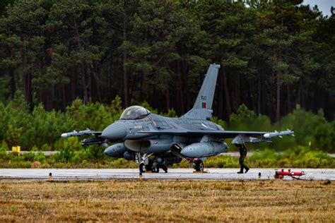 Collisione In Portogallo Fra Due Velivoli A Un Air Show Morto Un Pilota