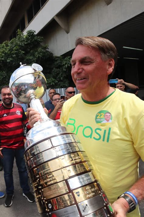 No Dia Do Segundo Turno Bolsonaro Recebe Time Do Flamengo Campeão Da