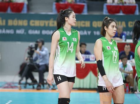 Phạm Quỳnh Hương m cùng dàn hot girl bóng chuyền gây sốt giải quốc gia