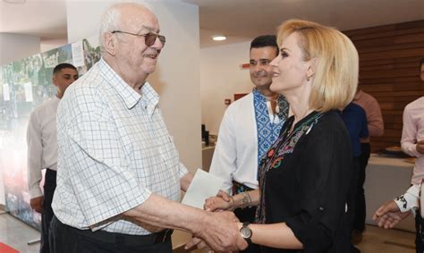 Firea Il Plange Pe Arsinel E Furioasa Ca A Fost Trimis La Pensie La