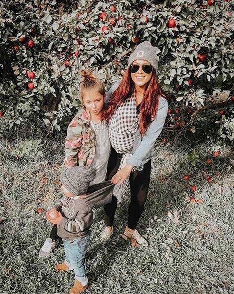 Chelsea Houska Shares Heartwarming Family Photo for the Holidays