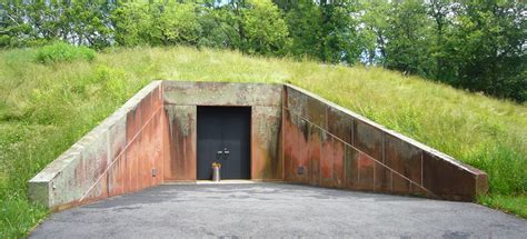 Desmaterialization Of The Wall The Glass House Metalocus