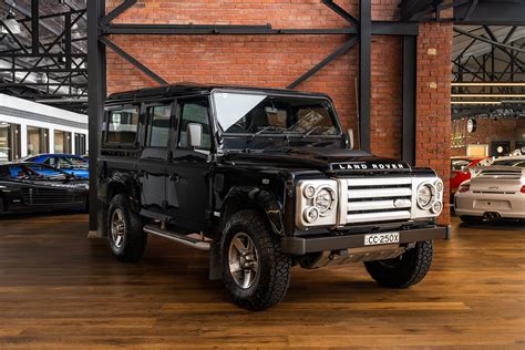 Land Rover Defender Black (2) - Richmonds