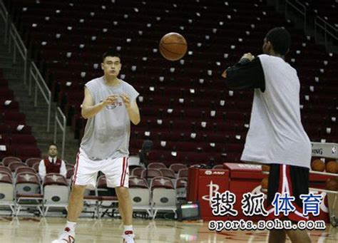 图文 Nba 火箭vs湖人 怀特为姚明传球 搜狐体育