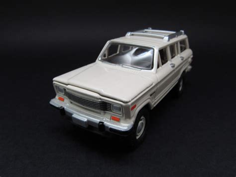 Diecast Hobbist 1981 Jeep Wagoneer