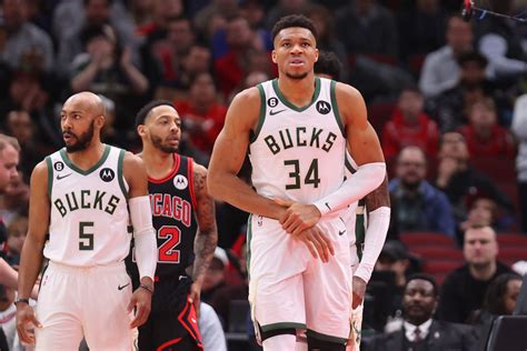 Antetokounmpo Se Machuca Mas Bucks Vencem Bulls E Vencem Seguida