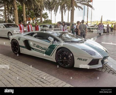 Abu Dhabi Berg Al Arab police car Stock Photo - Alamy