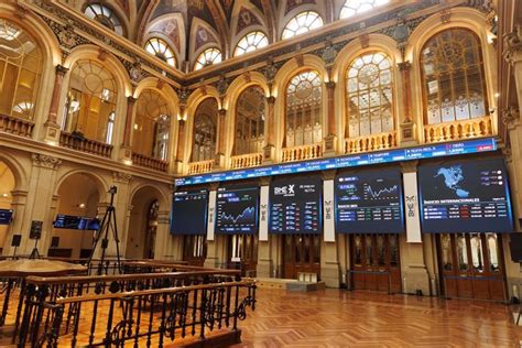 Economía Bolsa El Ibex 35 estrena 2025 con un alza del 0 7 y