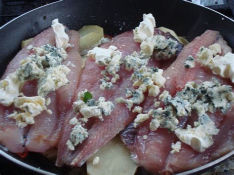 Cómo hacer merluza al roquefort cookcina