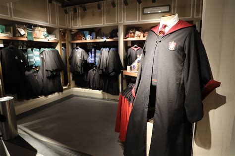 See Photos Of Nyc S Massive Harry Potter Store Harry Potter Store