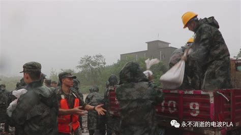 洪水不退我不退！子弟兵坚守大石河溃堤口抗洪抢险澎湃号·政务澎湃新闻 The Paper