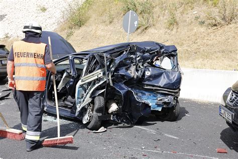 A Bei N Rnberg Zusammensto Von Vier Fahrzeugen Hubschrauber Nach