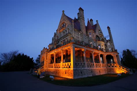 Craigdarroch Castle Lit Up In Victoria Bc Craigdarroch Castle Castle