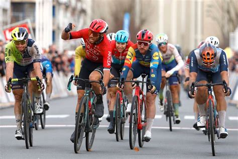 Groenewegen Grijpt Naast Zege In Bredene Koksijde Classic Na Sprint Met