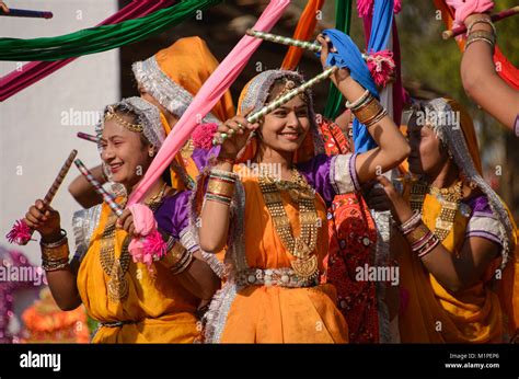 Dandiya Dance Hi Res Stock Photography And Images Alamy