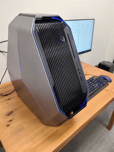 Like New Alienware Area 51 Gaming Pc I7 And Gtx 980 Desktop Computers