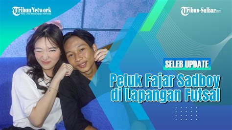 Peluk Fajar Sadboy Di Lapangan Futsal Livy Renata Akui Gemas YouTube