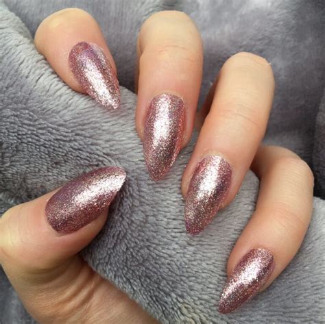 Rose Gold Manicure Ideas To Experiment With