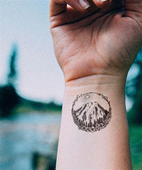 Tatuaje Temporal Peak Feel Tattoo