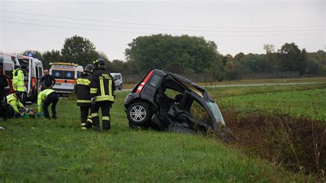 Schianto Frontale Due Feriti La Provincia Pavese