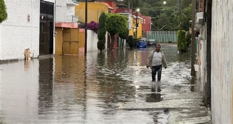 Intensa Lluvia Sobre Puebla Capital Caen Dos árboles