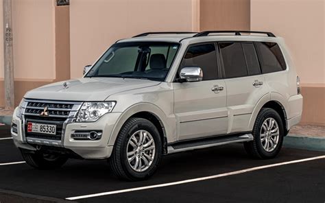 Rent A Mitsubishi Pajero White Id In Abu Dhabi Renty Ae