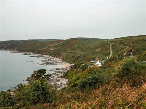 Rame Head Peninsular Walk Guide - She walks in England