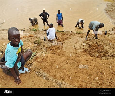 Diamond mining, Kono, Sierra Leone Stock Photo - Alamy