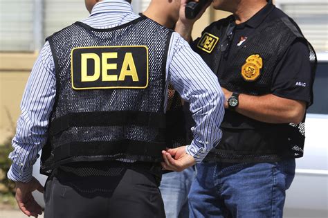 dea agent jose irizarry  millions  coke traffickers