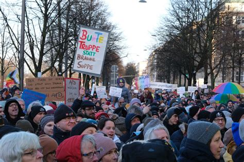 Ekmd Nachrichten Zehntausende Menschen Zu Demos Gegen