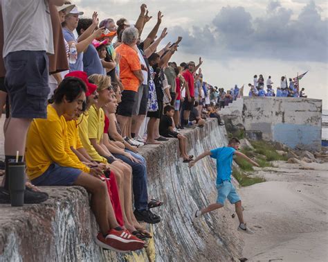 Galveston's seawall breaks Guinness world record for longest walkway