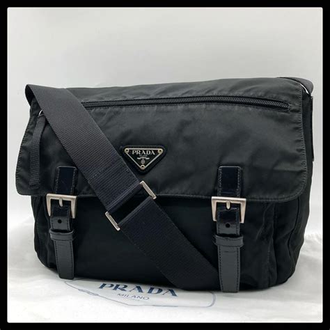 25【鑑定済み】prada プラダメッセンジャーバッグ ショルダーバッグ 黒 メルカリ