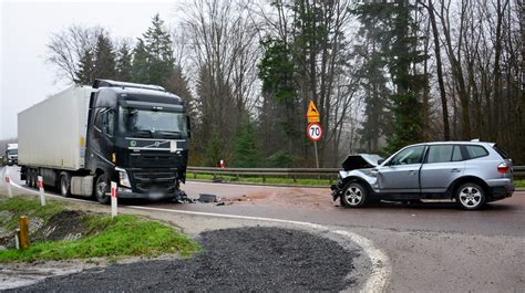 Zderzenie Bmw Z Ci Arowym Volvo Utrudnienia Na Odcinku Dk W Woli