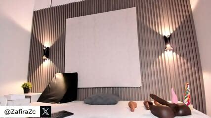 Zafira Shows Her Pussy