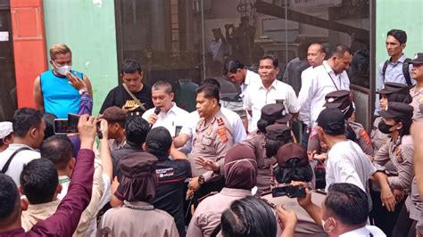 Eksekusi Spbu Simpang Limun Tim Juru Sita Pn Medan Dilempari Kotoran