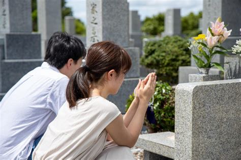 お墓参りの服装マナーをご紹介。男性・女性で気をつけることとは？ 市川市の霊園・お墓・墓地・墓石の事は和泉家石材店へ